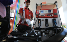 Một quốc gia Đông Nam Á nâng giá xăng tăng 48%, dầu diesel tăng 60%: Áp lực đè nặng lên túi tiền người dân