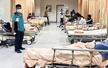 58 người sốt cao, tiêu chảy nhập viện cấp cứu, thủ phạm đến từ 1 thứ trong bếp mọi gia đình, rửa đi rửa lại vẫn đầy vi khuẩn