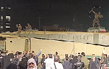 VIDEO: Iran đem tên lửa đạn đạo tuần hành khắp phố