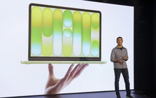 Người mua iPhone chịu ảnh hưởng gì khi đế chế 3.000 tỷ USD đổi CEO?