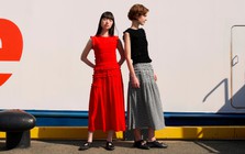 ‘Cú bắt tay’ giữa thương hiệu bán lẻ toàn cầu của Nhật Bản và NTK người Đan Mạch đang khiến giới thời trang chú ý