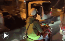 6 ô tô dính chặt vào nhau khi đổ dốc cầu, giao thông tê liệt suốt đêm