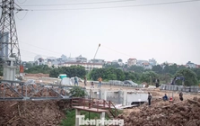 Hà Nội gấp rút lắp đặt bơm dã chiến chống ngập Đại lộ Thăng Long