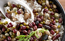 Lời khuyên đến những gia đình thường xuyên ăn cơm trộn các loại hạt