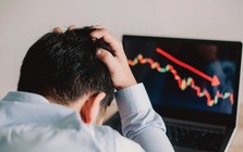 Khối ngoại bán ròng đột biến hơn 2.000 tỷ đồng phiên cuối tuần, cổ phiếu nào là tâm điểm "xả hàng"?