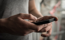 Tất cả người dân có tài khoản ngân hàng chú ý: Thấy dòng chữ này trên điện thoại, tắt nguồn ngay để tránh mất tiền oan