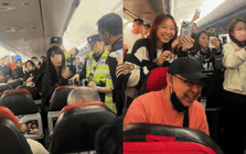 Nữ hành khách quát tháo tiếp viên vì không biết tiếng Trung, chuyến bay trễ gần 2 tiếng: Biểu cảm của những người xung quanh mới đáng chú ý