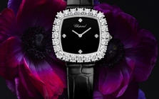 Món đồ nạm kim cương 4,4 carat này có gì đặc biệt khiến giới chơi đồ xa xỉ phải xôn xao?