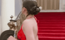 Cận cảnh nhan sắc mỹ nhân dân tộc Tày đang làm náo loạn cõi mạng, đến Hoa hậu đứng cạnh cũng chỉ làm nền