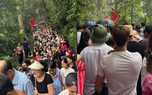 Biển người đổ về Phú Thọ