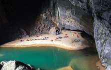 Phát hiện 5 rìu đá 8.000 năm tuổi bên trong hang động ở Phong Nha - Kẻ Bàng