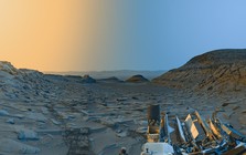 Robot NASA lạc vào "hồ nước sự sống" ngoài hành tinh