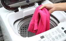 Quần áo cho vào máy giặt là quần áo khô hay quần ướt mới đúng? Nhà sản xuất đưa đáp án