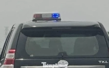 Cục CSGT xác minh ô tô biển trắng gắn còi hú, đèn xoay phóng như bay trên cao tốc