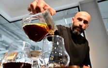 Ly cà phê đắt nhất thế giới 25 triệu đồng có gì đặc biệt?