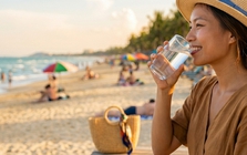 Những ai đi biển trong kỳ nghỉ lễ này nhất định phải uống nước dừa, đây là lý do tại sao