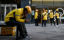 Trung Quốc chuẩn hóa quy tắc lao động cho shipper, người giao hàng không còn sợ bị bóc lột, các ông lớn công nghệ phải tuân thủ luật chơi mới