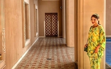 Mỹ nhân 26 tuổi cưới cháu trai gia tộc giàu bậc nhất Việt Nam: Sống trong dinh thự dát vàng, sân nhà đủ đỗ chục chiếc xe hơi