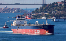 Hai tàu chở hơn nửa triệu thùng dầu Nga đang chuẩn bị cập bến một nước Nam Mỹ bất ngờ quay đầu, đi thẳng đến châu Á