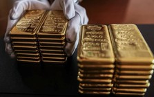 Quỹ vàng khổng lồ không ngừng “xả” hàng khi giá trượt dài