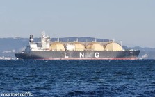 Tin vui từ eo biển Hormuz: Lô hàng LNG đầu tiên 'thông chốt' thành công, điểm đến là quốc gia sát vách Việt Nam