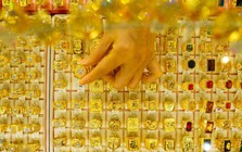 Tối 28/4, giá vàng giảm mạnh