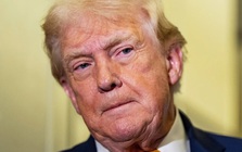 Ông Donald Trump bất ngờ tiết lộ "Iran đang sụp đổ" và muốn mở lại Hormuz ngay