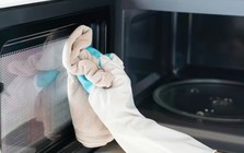Lò vi sóng sạch bong như mới khi được vệ sinh bằng thứ này - không phải baking soda