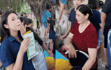 Tiểu thư Hà thành Doãn Hải My về quê chồng đi hội làng, ăn quà vặt, thái độ của mẹ Văn Hậu gây chú ý