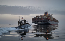 Quân đội Mỹ đổ bộ lên tàu chở hàng nghi đang đến cảng Iran