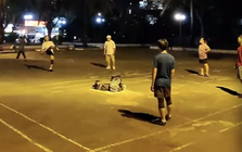 Đúng 1h23 đêm, khách Tây ngỡ ngàng với cảnh tượng xảy ra ở TP.HCM