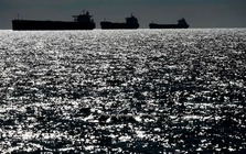 Từng thống trị đại dương, 1 nước NATO nay để hạm đội bóng tối Nga thách thức ngay sát bờ