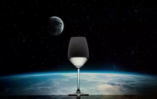 Bất ngờ với giá chai rượu sake được lên men trong vũ trụ