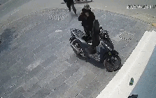 Clip người phụ nữ bị kẻ bịt mặt dùng hung khí vụt liên tiếp ở Nghệ An: Nạn nhân tiết lộ thông tin quan trọng