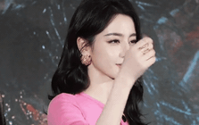 Địch Lệ Nhiệt Ba đã làm gì với gương mặt?