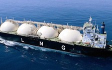 Phát hiện 2 tàu LNG từ nơi bị Iran tấn công bắt đầu rời Hormuz - một trong số đó hướng thẳng đến láng giềng Việt Nam
