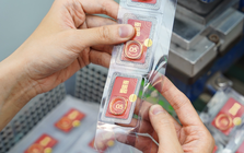 Tối 6-4, giá vàng tăng trở lại, công ty SJC tạm ngưng đăng ký online mua vàng