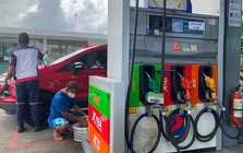 Giá xăng ở Thái Lan hơn 51.000 đồng/lít, Lào, Campuchia đóng cửa nhiều cây xăng, Việt Nam gây bất ngờ