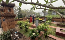 Nữ NSND U60 đưa chồng sắp cưới đi thăm mộ bố là nhạc sĩ lẫy lừng của Việt Nam