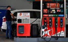 Phụ thuộc dầu Trung Đông cao nhất ASEAN, láng giềng Việt Nam đang bán nhiên liệu gần 100.000 đồng/lít