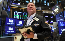 Chứng khoán Mỹ xanh rực rỡ, Dow Jones tăng dựng đứng 1.300 điểm, giá dầu sụt sâu sau thoả thuận ngừng bắn Mỹ- Iran