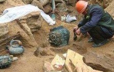 Phát hiện gói mì được sản xuất năm 1994 trong mộ cổ hơn 2.000 tuổi, chuyên gia ngay lập tức gọi cảnh sát