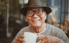 Người thường xuyên uống cà phê và người không uống, ai sống thọ hơn?