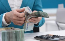 Ngay sau cuộc họp với Thống đốc, một ngân hàng thông báo giảm 0,5%/năm lãi suất huy động trên loạt kỳ hạn