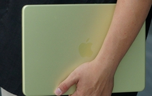 Chiếc MacBook rẻ nhất lịch sử bất ngờ giảm giá tại Việt Nam, đang "cháy hàng" diện rộng