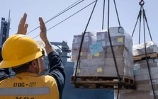 Tàu Hải quân Mỹ ở Trung Đông nhận hàng tiếp tế, xung đột chưa có dấu hiệu kết thúc