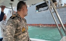 Iran bày trận "tàu ngầm cá heo" dưới đáy biển Hormuz, cảnh báo Anh - Pháp