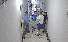 Đánh người vì bị nhắc đeo rọ mõm cho chó ở Hà Nội, nhiều hàng xóm sợ khi gặp người đàn ông này