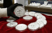 Giá bạc tăng dựng đứng hơn 6%
