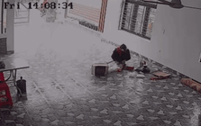 Sự “nổi loạn” của 1 shipper khiến chủ nhà không chịu nổi, cắt camera an ninh đăng lên mạng